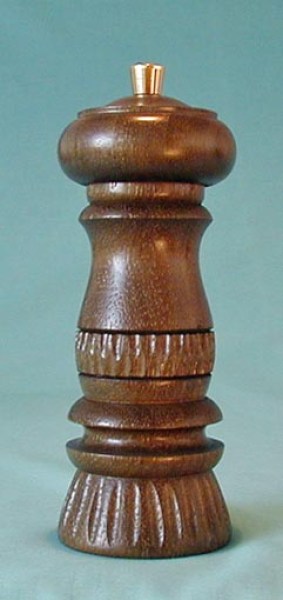 100 101-15 Pfeffermühle nussbaumfarbig, geschnitzt, Höhe 15 cm